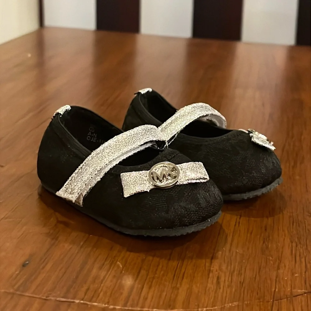 Michael Kors Baby Grace Dana infant crib booties Mary Janes shoes Girl Size 2